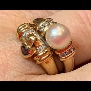 1 14k & 1 18k Gold & 💎stacker rings. 1 W/Freshwater Pearl, 1 W/Ruby ♥️ Charm.